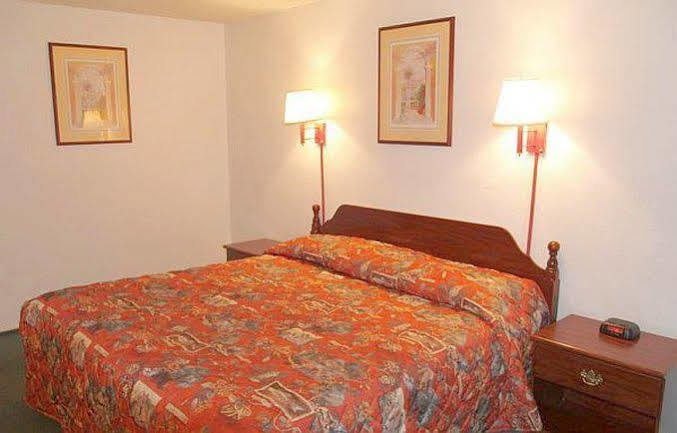 Super 8 By Wyndham Craig Hotel Room photo